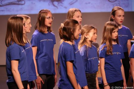 A me slišiš Pet čevljev merim, palcev pet (22)